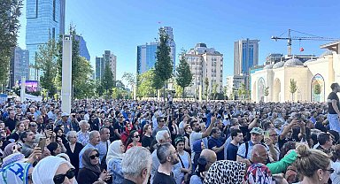 Usta oyuncu Kadir İnanır son yolculuğuna uğurlandı
