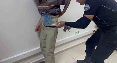 Uyuşturucuyu bantla beline ve bacaklarına saran zehir taciri hayrete düşürdü