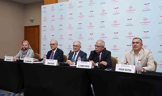 Uzmanlardan 'Sanal mecra' uyarısı: "Asla hekim muayenesinin yerini almamalı"