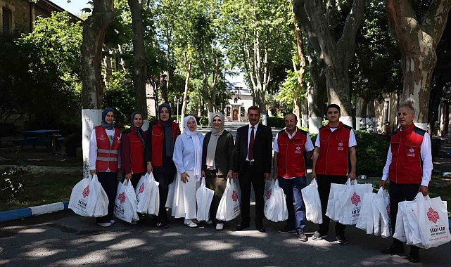Vakıflar 1. Bölge Müdürlüğü'nden Darülaceze'ye Babalar Günü ziyareti
