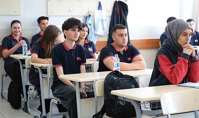 Vali Aydoğdu, Ulalar Anadolu Lisesi'nde öğrenci ve öğretmenlerle buluştu