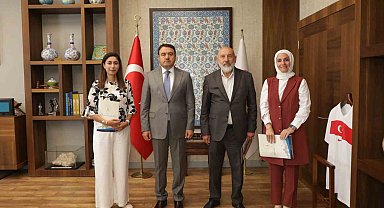 Vali Musa Işın'dan Ulu Camii'nin dijital rehber sistemini hazırlayan eğitimcilere tebrik