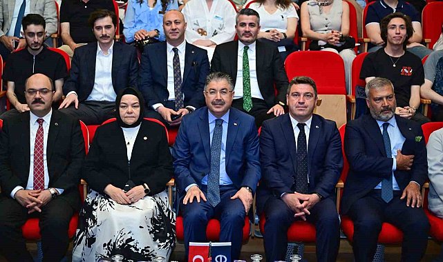 Vali Yılmaz: "Gençlerin sesi bilimle yükseliyor"