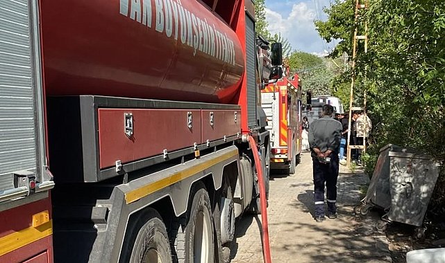 Van'da ev ve samanlık yangını