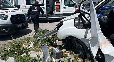 Van'da otomobiller çarpıştı: 4 ölü, 2 yaralı