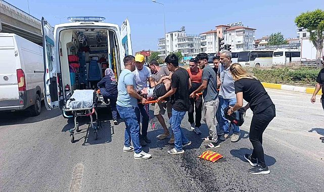 Yağ dökülen yolda kayarak 50 metre sürüklenen motosikletli yaralandı