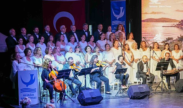 Yağmura rağmen büyük ilgi: ASEV Türk Sanat Müziği Korosu'ndan İstanbul şarkıları gecesi
