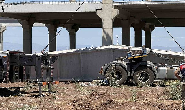 Yaklaşık 15 tonluk beton blok altında kaldılar: 1 ölü, 1 yaralı