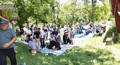 Yardım için durduğu emniyet şeridinde otomobil çarpmıştı, son yolculuğuna uğurlandı