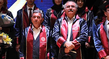 Yarım asrı devirdiler, cüppe giyip mezun oldular