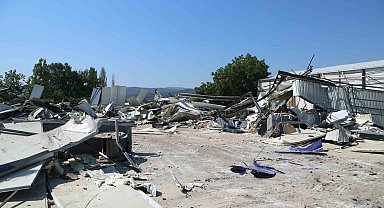 Yaylacık'ta kaçak iş yeri yıkıldı