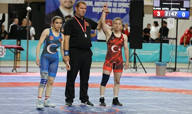 Yıldızlar Güreş Türkiye Şampiyonu, Sivas'ta devam ediyor