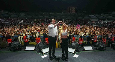 YKS sonrası gençler Derya Uluğ konserinde buluştu