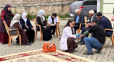 Yüksekova'da köy sakinlerine hipertansiyon ve tuz kullanımı eğitimi