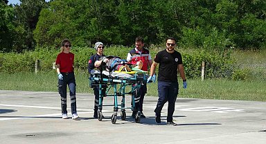 Yüksekten düşen kadının imdadına ambulans helikopter yetişti