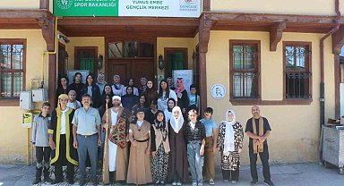 Yunus Emre'nin hayatı açık havada tiyatro oyunuyla sahnelendi
