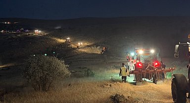 Yüzlerce traktörün seferber olduğu yangın kontrol altına alındı