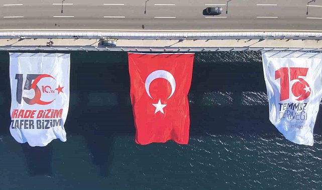 15 Temmuz'un 10'uncu yılı anısına Çanakkale Köprüsü'nde Türk bayrağı dalgalandırıldı