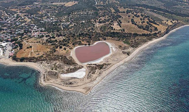 2 bin yıllık antik liman, kalpli pembe göle dönüştü