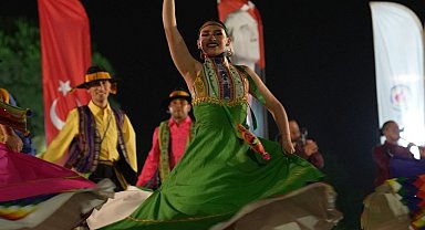 20. Uluslararası Halk Dansları Festivali'nde coşku sürüyor