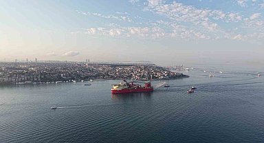 215 metrelik boru döşeme gemisinin geçişi sebebiyle boğaz hattı çift yönlü trafiğe kapatıldı