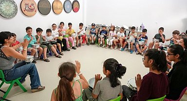 520 çocuk yazı sanat ve bilimle geçiriyor
