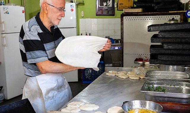 81 yaşında, 69 yıldır aynı tezgâhın başında: "Hayata yeniden başlasam yine börekçi olurdum"