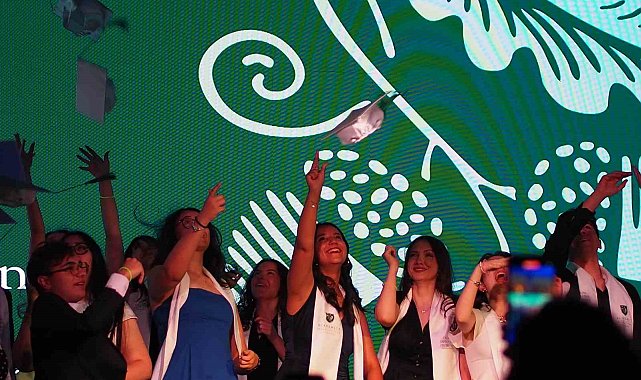 Academica Çift Diploma Programı'nda mezuniyet heyecanı