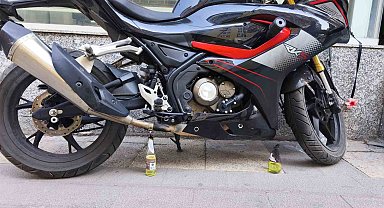Acemi kundakçı motosikleti yakamadı
