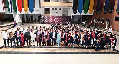 Açıköğretim Fakültesi mezunları mezuniyet coşkusunu paylaştı