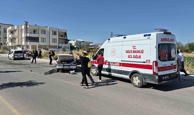 Adıyaman'da kontrolden çıkan otomobil karşı şeride geçti: 1 yaralı