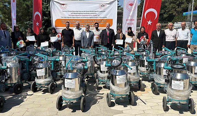 Adıyaman'da süt sağım makineleri üreticilere dağıtıldı