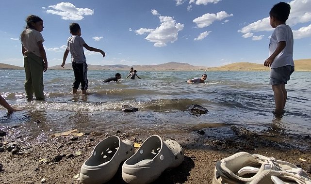 Ağrı'da kavurucu sıcakta tehlikeli serinlik: Çocuklar Patnos Barajı'na akın etti