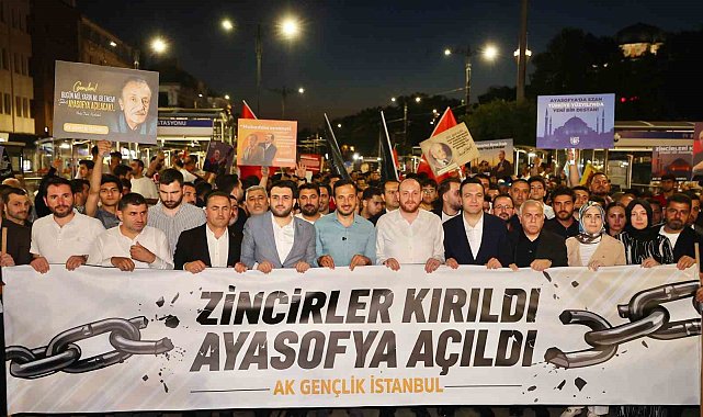 AK Parti Gençlik Kolları'ndan düzenlenen Ayasofya Yürüyüşü'ne binler katıldı