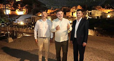 AK Partili Saygılı, Efes'teki gece müzeciliğinin turizme katkısına dikkat çekti