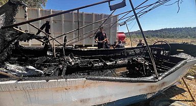Aksu'da karaya çekili teknedeki yangın itfaiye ekiplerince söndürüldü