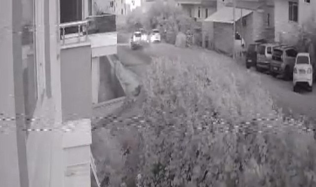 Alanya'da otomobil ile kamyonet çarpıştı: 2 yaralı
