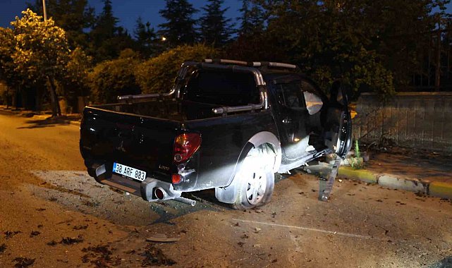 Alkollü ve ehliyetsiz sürücü duvara çarparak durabildi: 1 yaralı