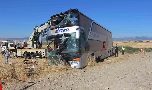 Amasya'da çift katlı otobüs kazası: 2'si ağır 46 yaralı