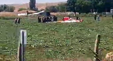 Ankara Temelli'de bir eğitim helikopteri düştü, 2 kişi yaralandı. Bölgeye çok sayıda yardım ekibi sevk edildi.