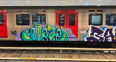 Ankara'da iki şahıs metro vagonlarına grafiti yaptı: O anlar güvenlik kamerasına yansıdı