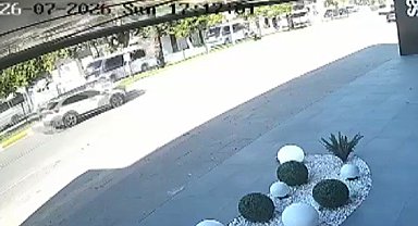 Antalya'da ani manevra kazayı beraberinde getirdi: 3 yaralı