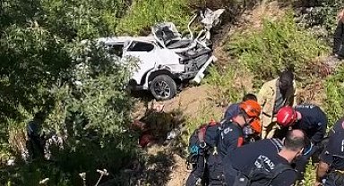 Antalya'da otomobil uçuruma yuvarlandı: 5 ölü, 2 yaralı