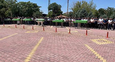 Antalya'daki feci kazada hayatını kaybeden aile son yolculuğuna uğurlandı