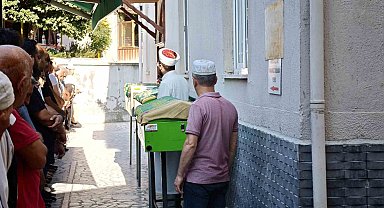 Ardahan'daki feci kazada hayatını kaybeden 4 kişi Artvin'de toprağa verildi