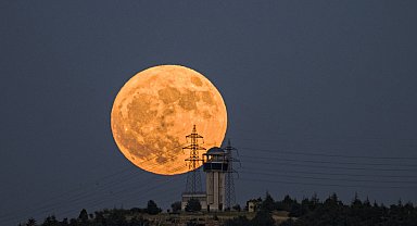 Astrofotoğrafçı 'Çilek Dolunayı'nı böyle görüntüledi