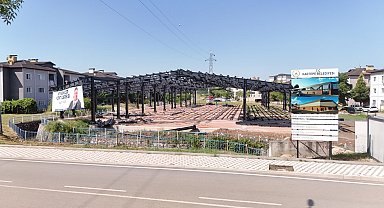 Ataevler Kent Çarşısı inşaatı sürüyor