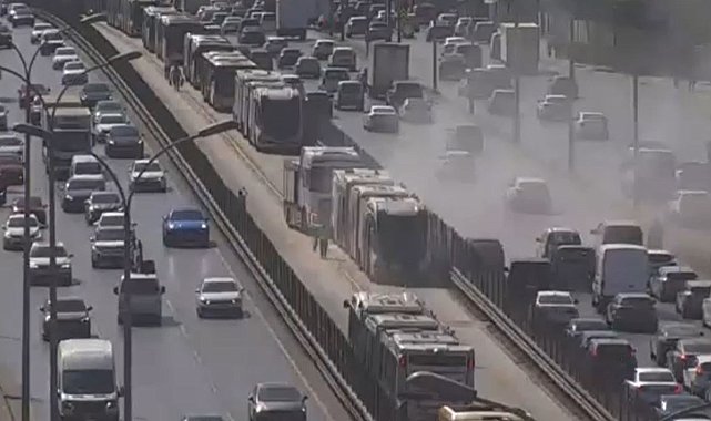 Avcılar'da metrobüste yangın