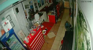Aynı gün 4 iş yeri, ev ve camiyi hedef alan 16 yaşındaki şüpheli aranıyor