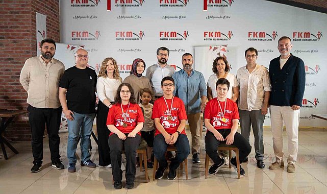 Aynı okuldan 3 Türkiye birincisi çıktı